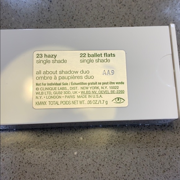 Clinique eyeshadow duo and Lipstick - Picture 5 of 5